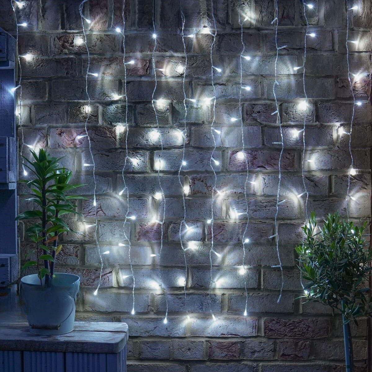 Instalatie Craciun Yoto, Tip Perdea, 5 m x 1 m, 200 LED-uri, Prelungitor 1.5 m, 8 Jocuri de Lumini, Interconectabila, Fir