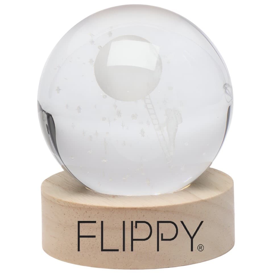 Lampa LED Decorativa, Flippy, cu Bila de Cristal cu Diametru 6cm, Model Astronaut pe Scara catre Luna 3D, Alimentare USB