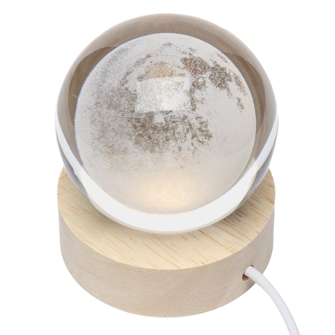 Lampa LED Decorativa, Flippy, cu Bila de Cristal cu Diametru 6cm, Model Luna 3D, Alimentare USB, Suport din Lemn, Lumina Alb