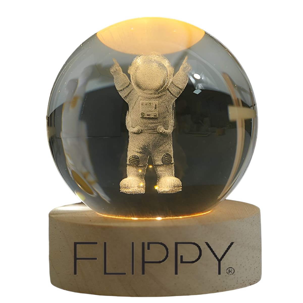 Lampa LED Decorativa, Flippy, cu Bila de Cristal cu Diametru 6cm, Model Astronaut 3D, Alimentare USB, Suport din Lemn