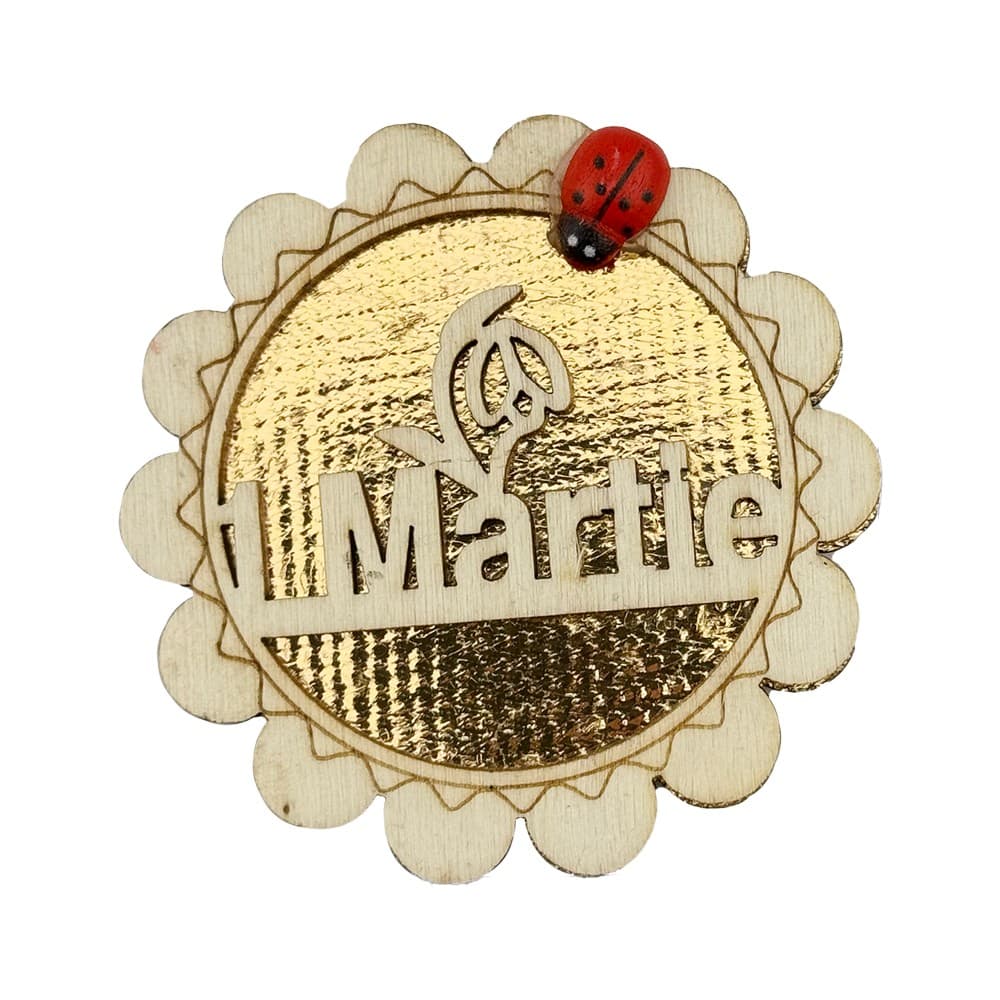 Set 100 bucati Martisor din Lemn cu Magnet, Jolie, Model Floare cu Scris 1 Martie, Decor Buburuza, Insertie Aurie
